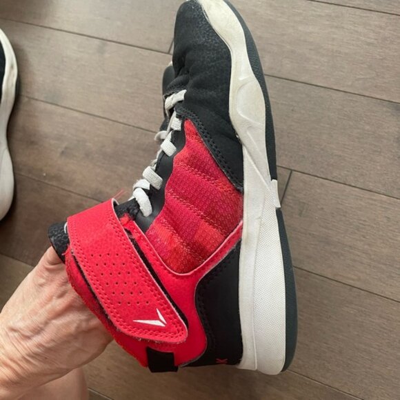Kids basketball Sneakers - Black and Red - used condition Decathlon boy 2.5 - Picture 4 of 5